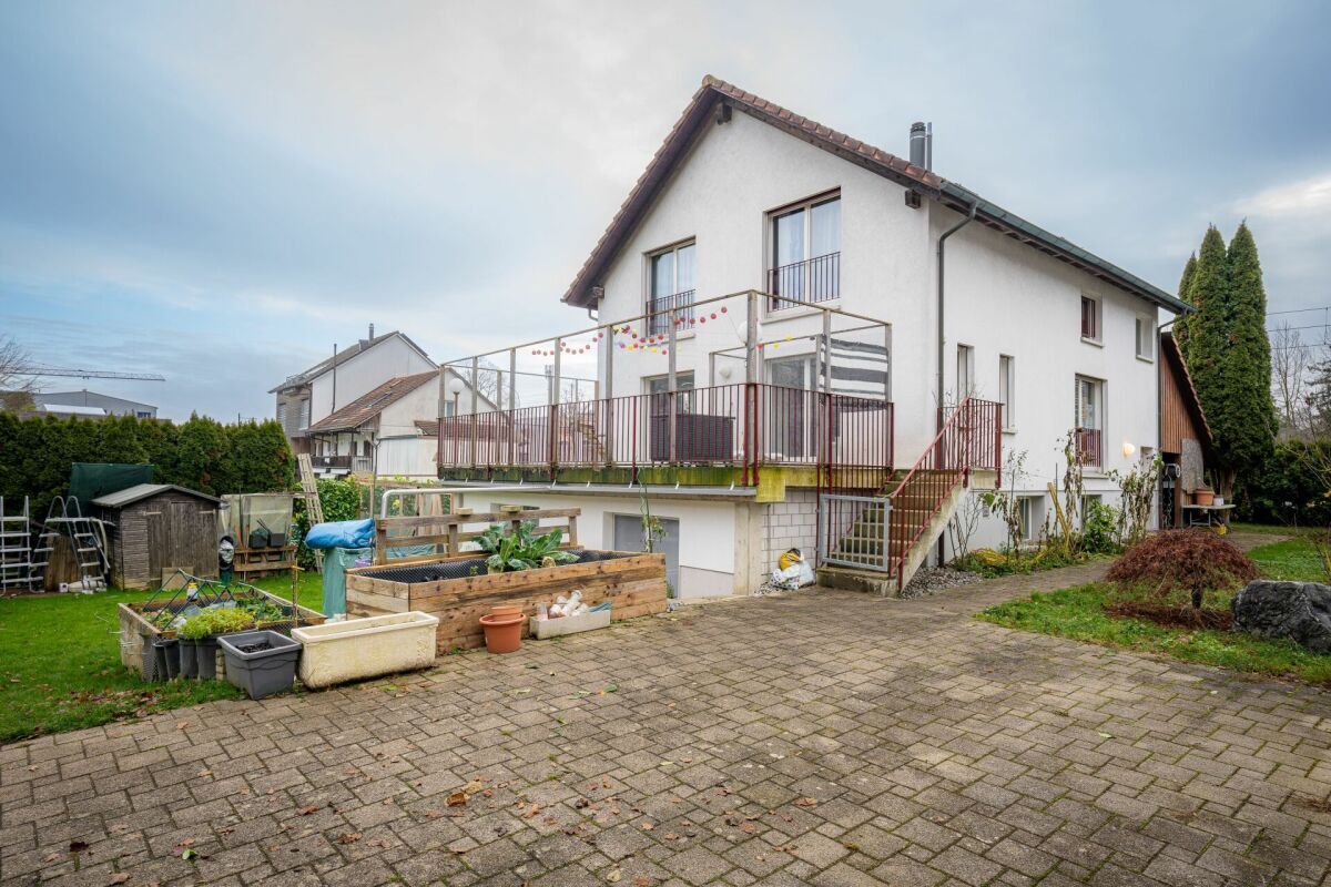 5.5-Zimmer Einfamilienhaus mit Einliegerwohnung und grosszügigem Gartenumschwung