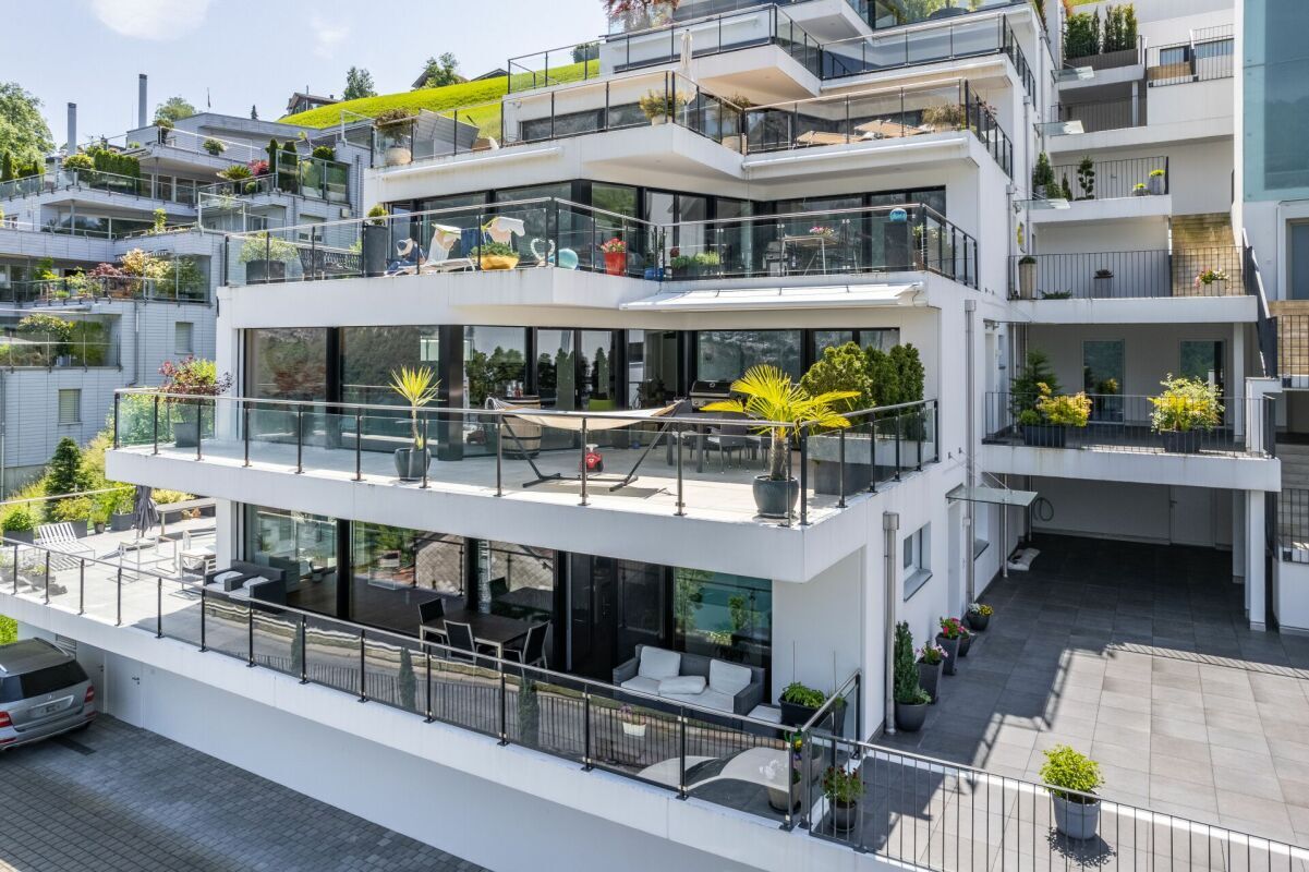 Exklusive Terrassenwohnung mit atemberaubender Seesicht