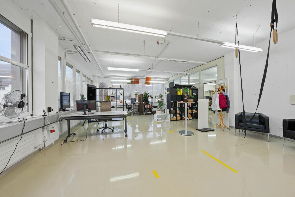 ideal für Büro, Praxis, Atelier - Geschäftsflächen mit 281-334 m²