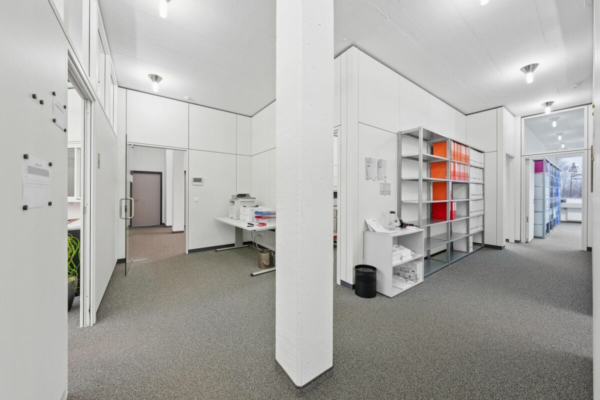 ideal für Büro, Praxis, Atelier - Geschäftsflächen mit 281-334 m²