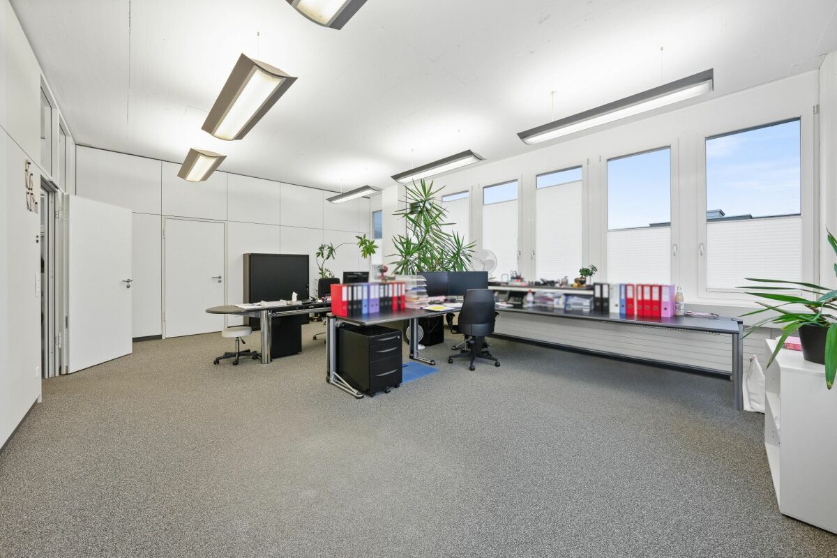 ideal für Büro, Praxis, Atelier - Geschäftsflächen mit 281-334 m²