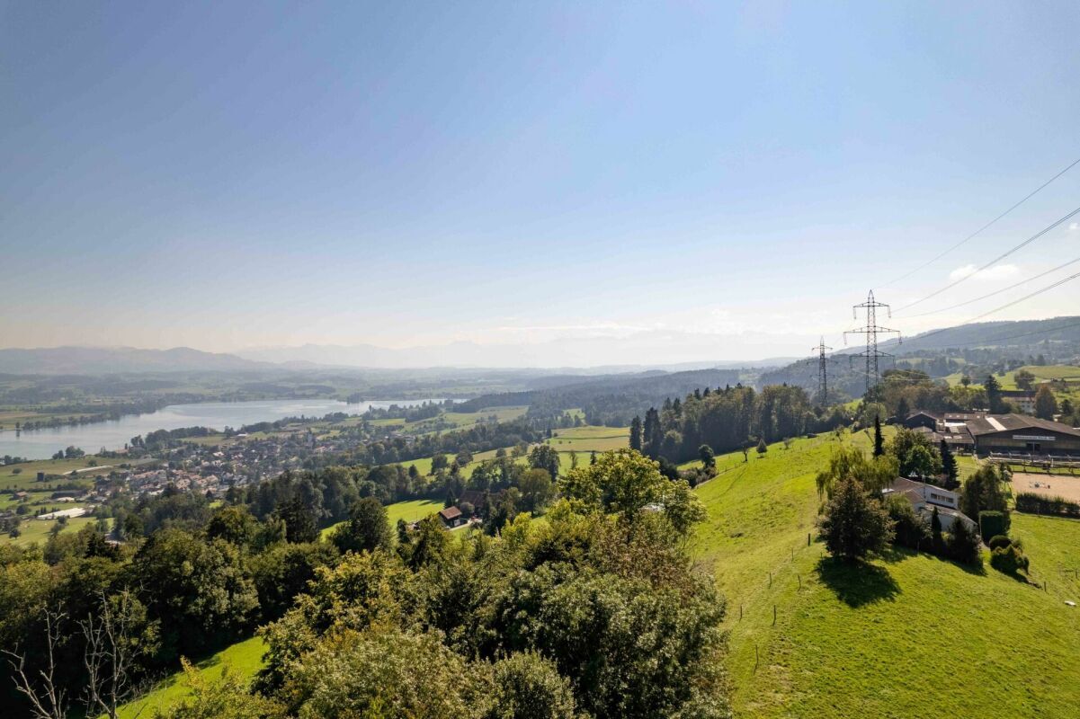 Stattliche Liegenschaft mit Seesicht und Weitblick